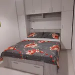 Mia *